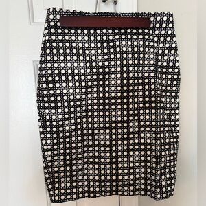 Ann Taylor pencil skirt, black and white graphic print sz 2